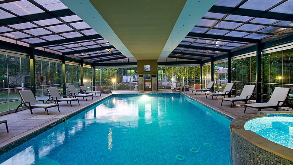 Крытый бассейн