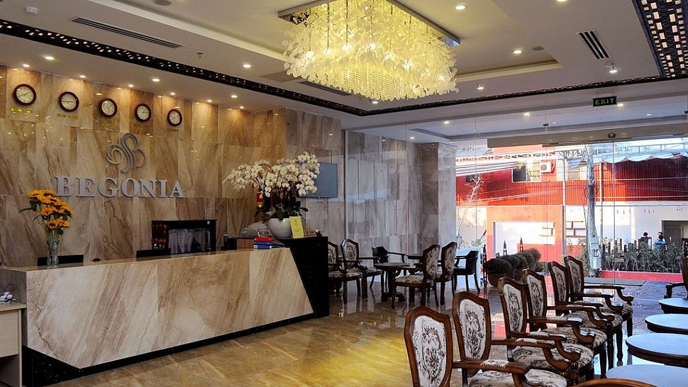 Рецепция в холле