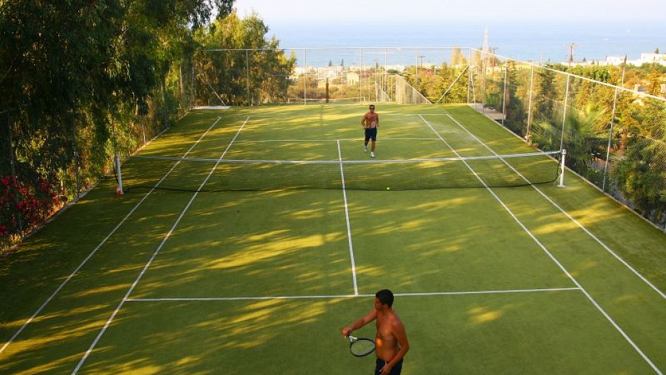 Теннисный корт