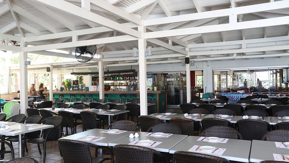 Бар у бассейна