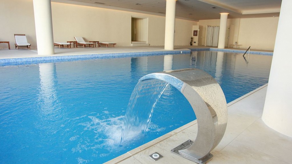 Крытый бассейн