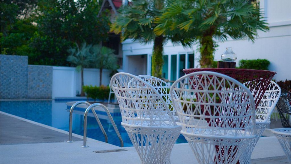 Терраса у бассейна