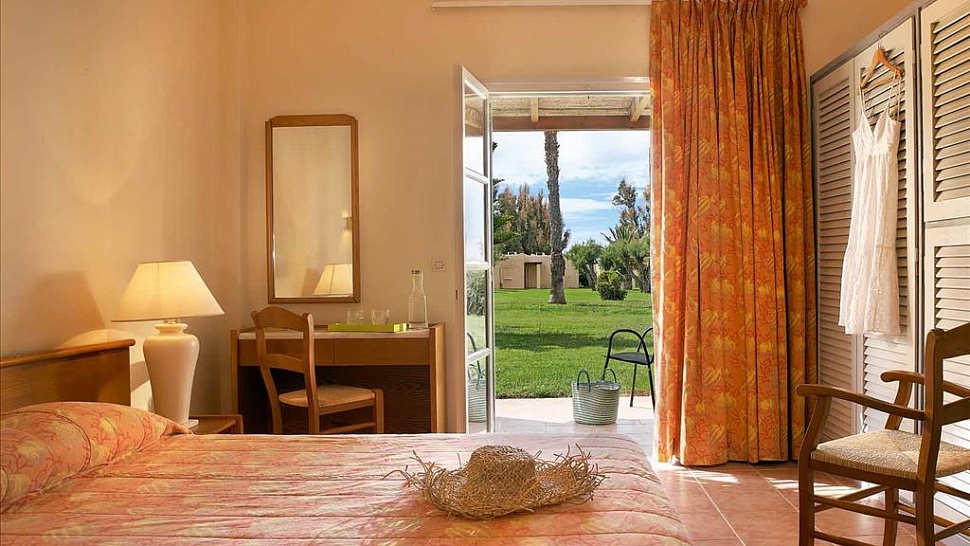 Номера в отеле Grecotel Lakopetra Beach