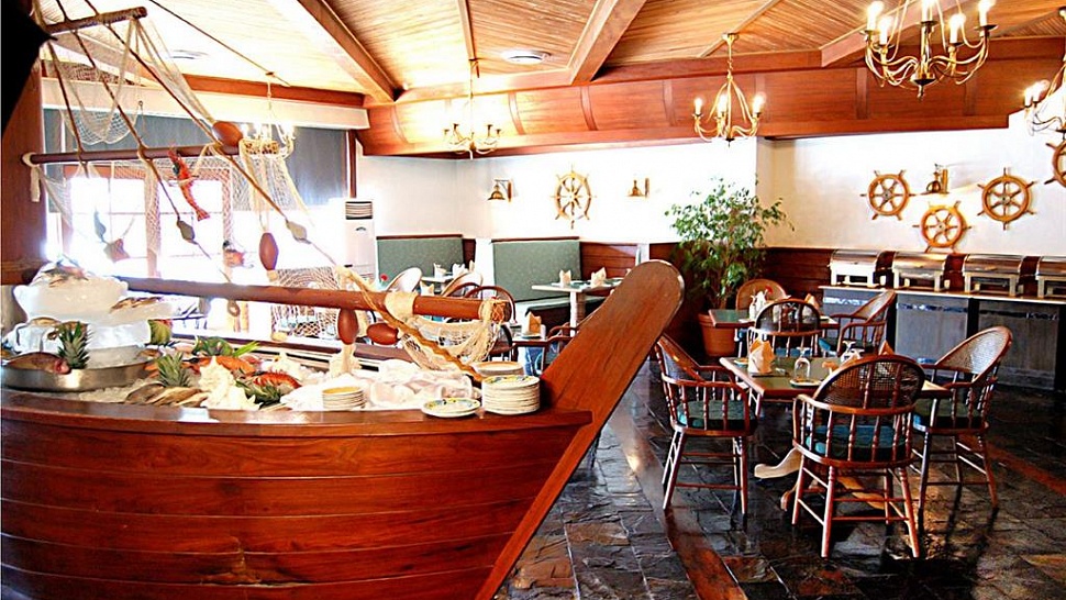 В ресторане