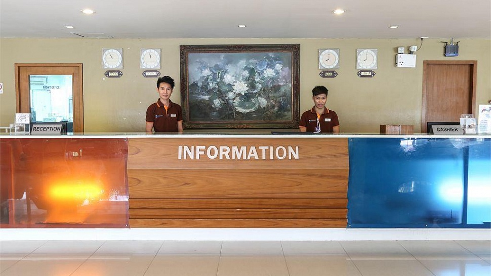 Рецепция в холле